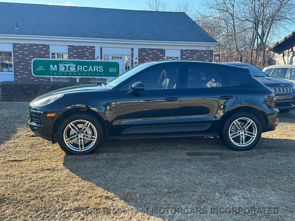 2016 PORSCHE Macan