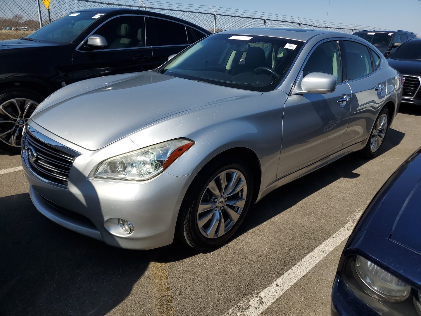 Infiniti M56