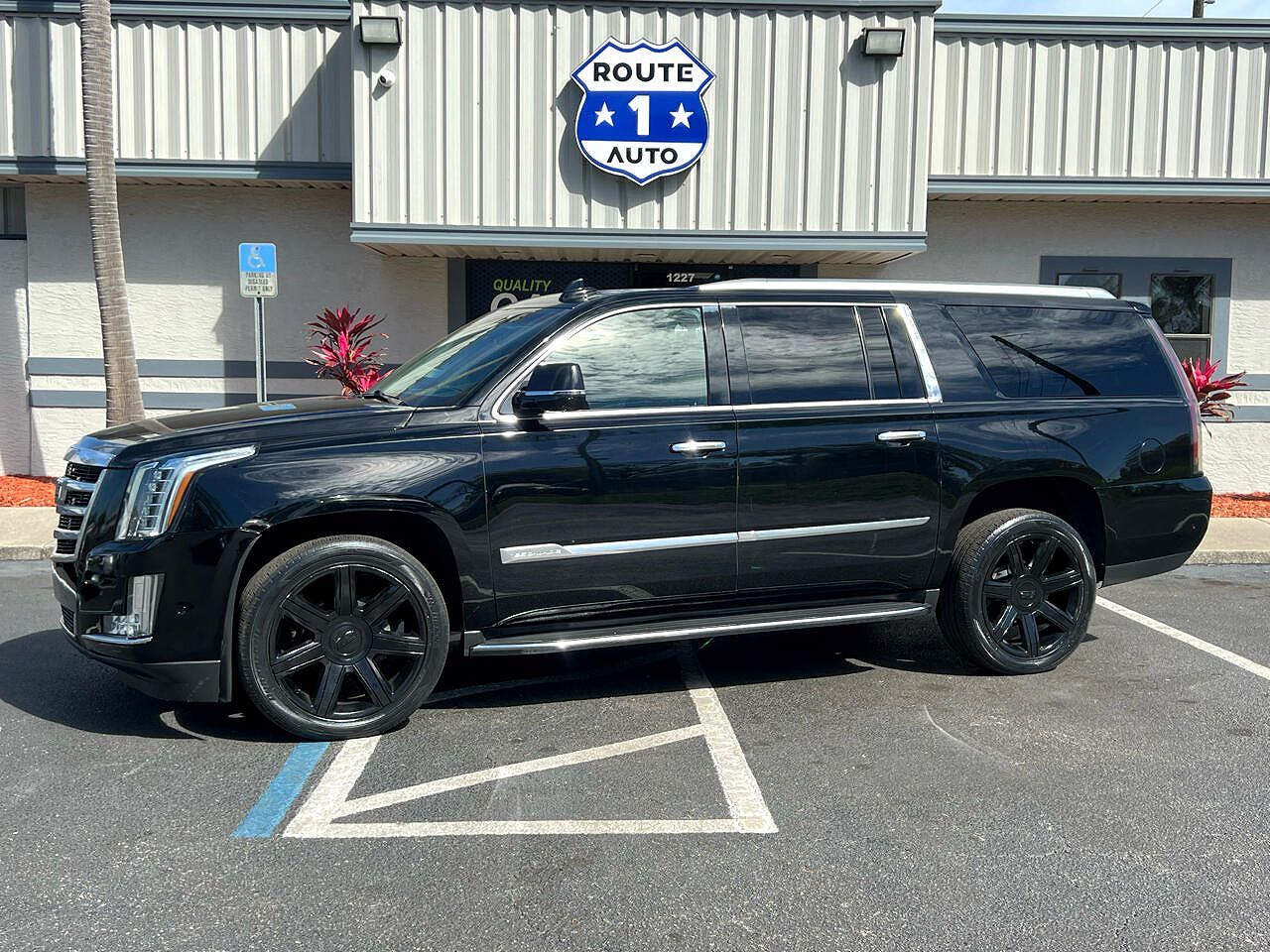 2017 CADILLAC Escalade ESV