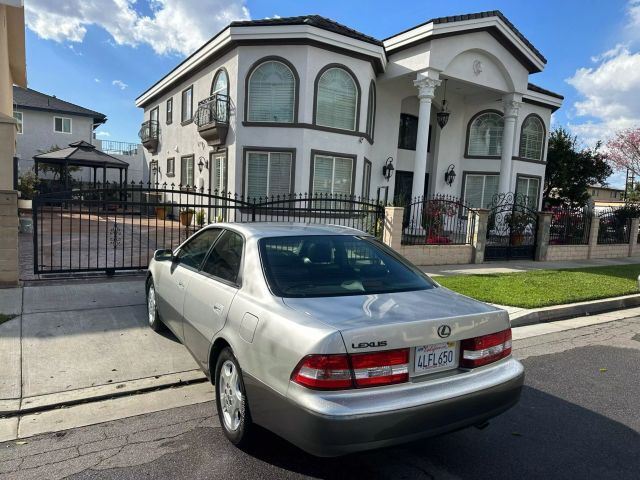 LEXUS
