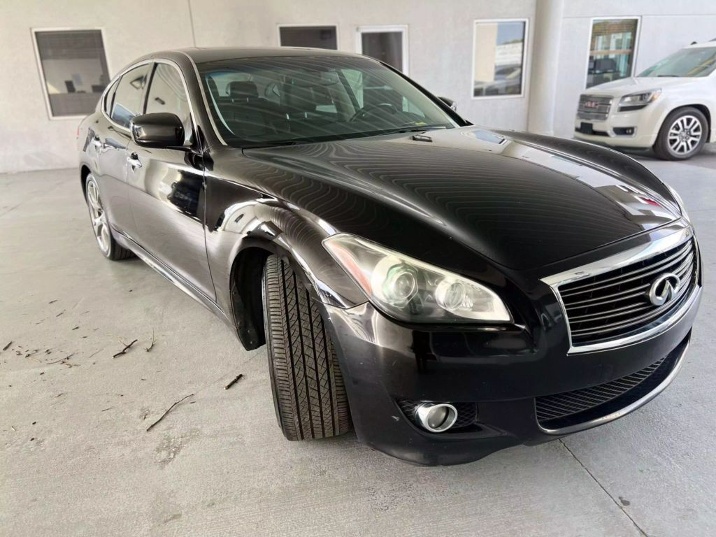 Infiniti M56