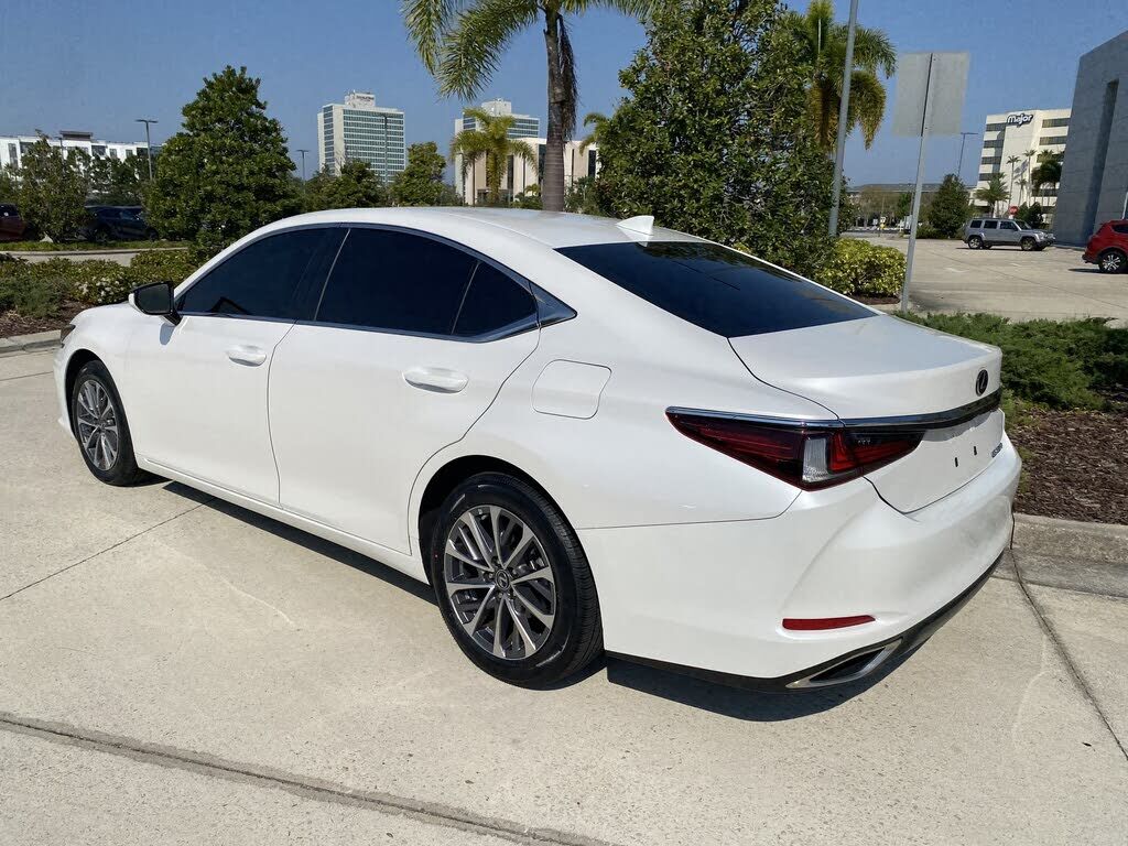 2022 Lexus ES