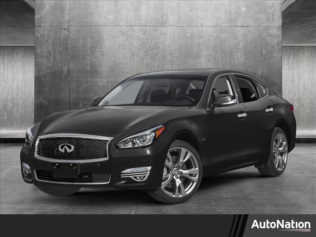 Infiniti Q70