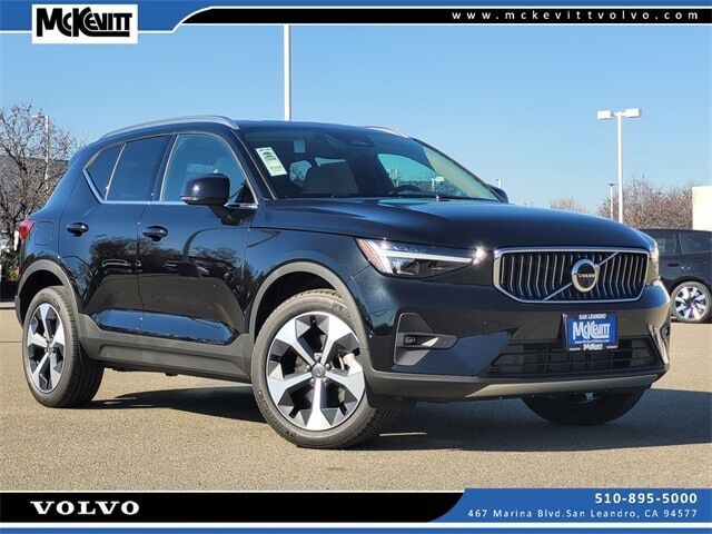 2025 VOLVO XC40