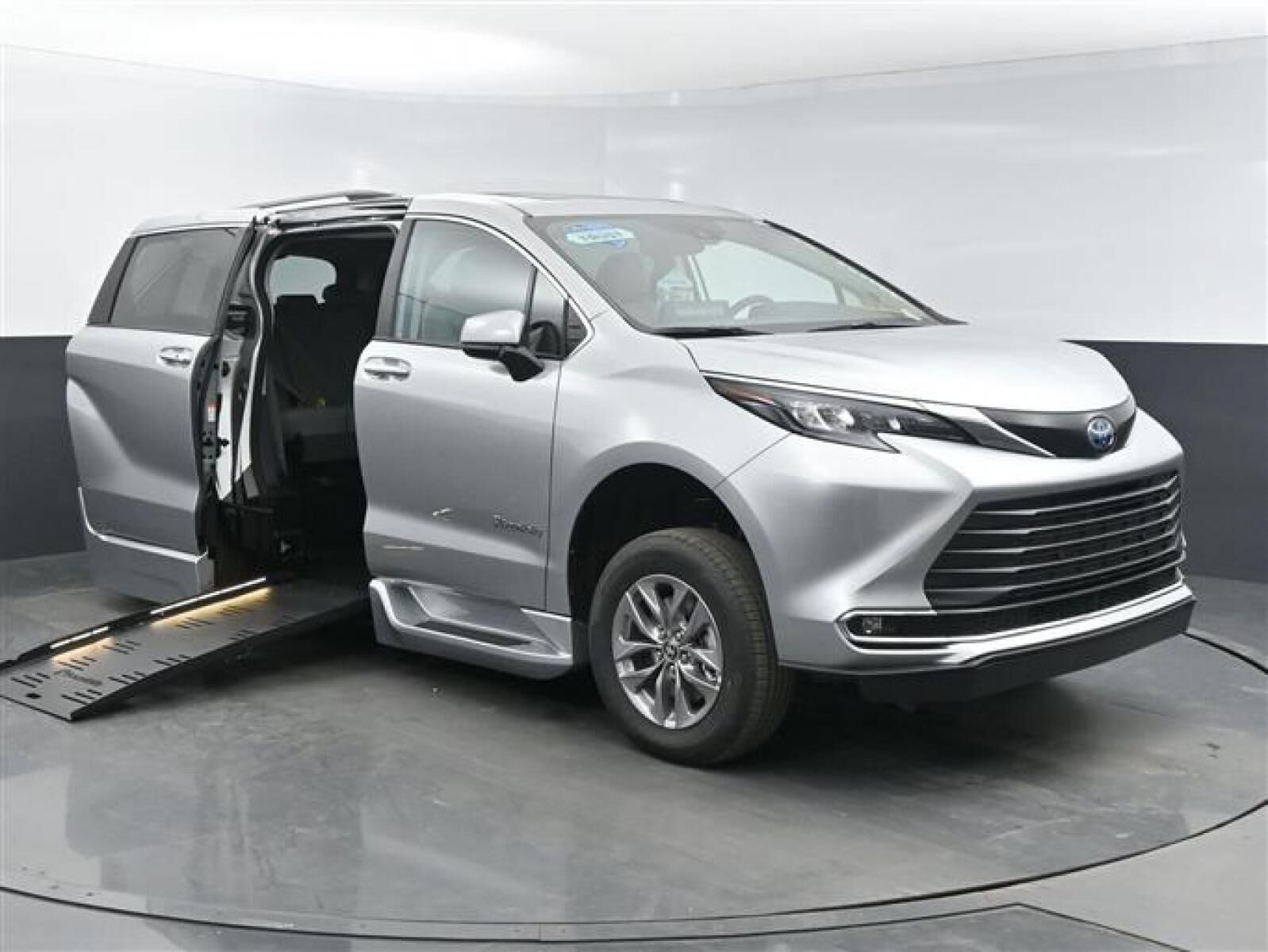2024 TOYOTA Sienna