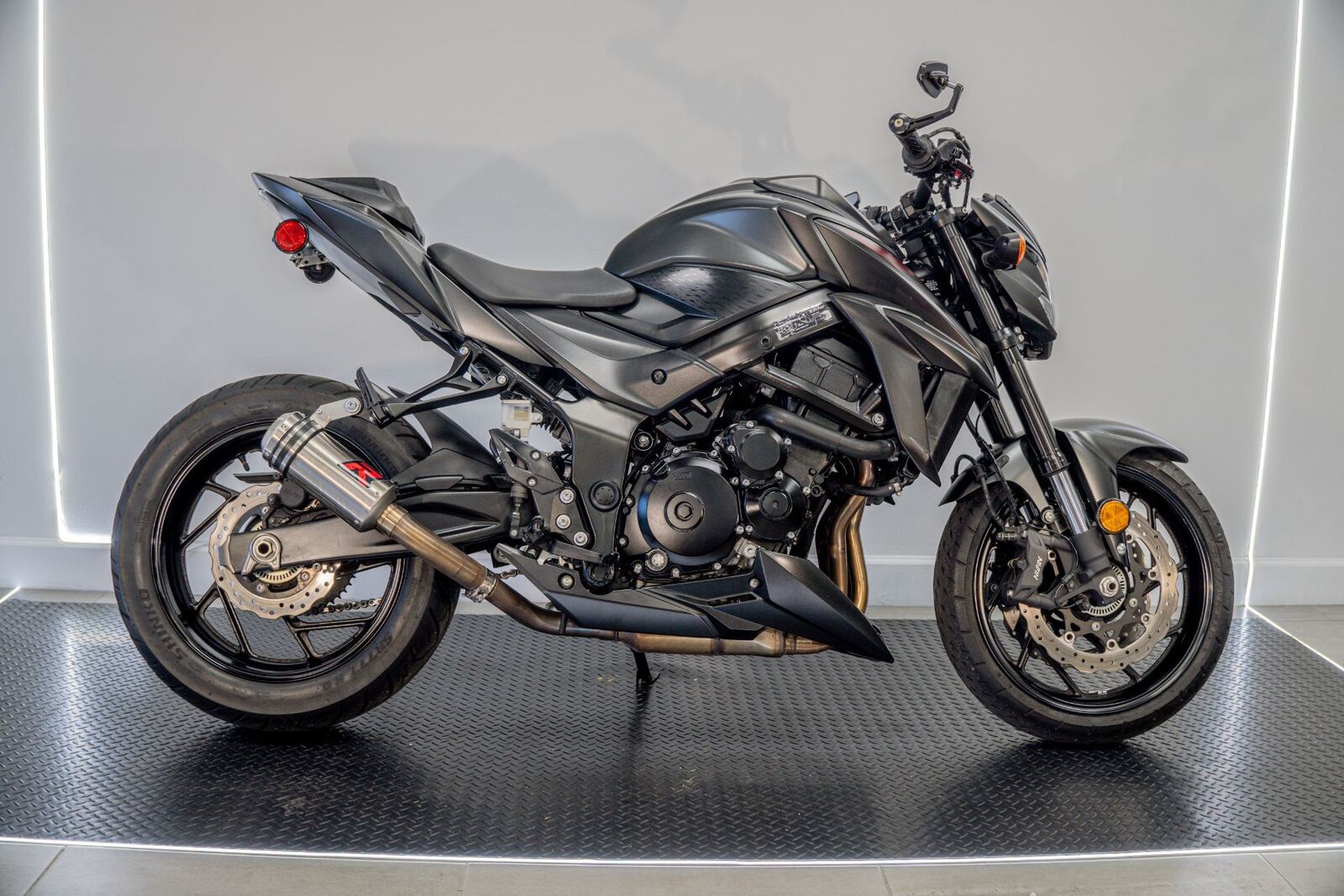 SUZUKI