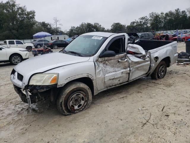 Mitsubishi Raider