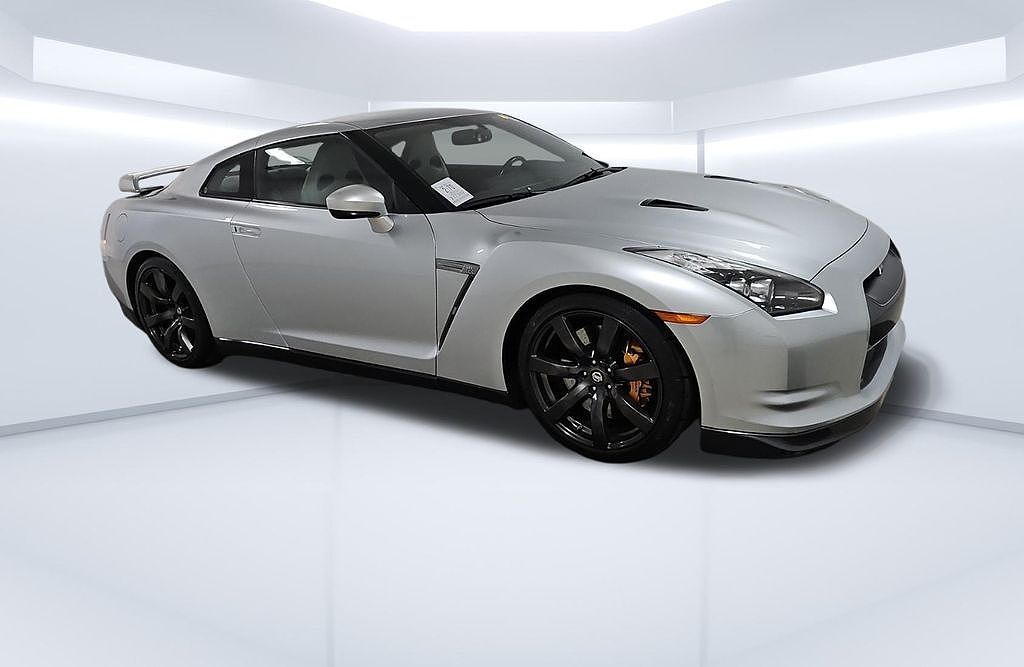 Nissan GT-R