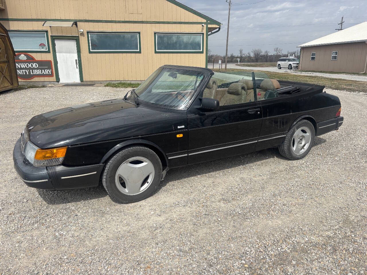 Saab 900