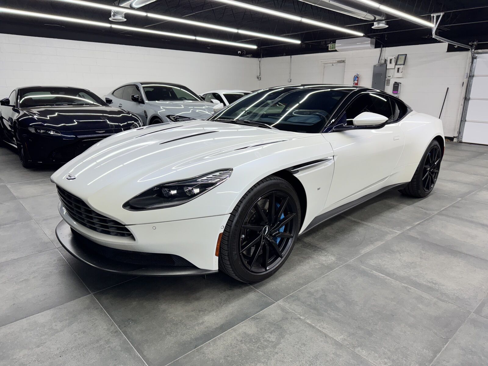 Aston Martin DB11