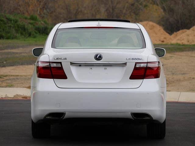 Lexus LS