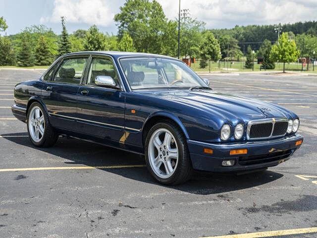 Jaguar XJ