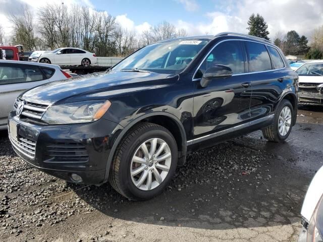 2012 VOLKSWAGEN Touareg
