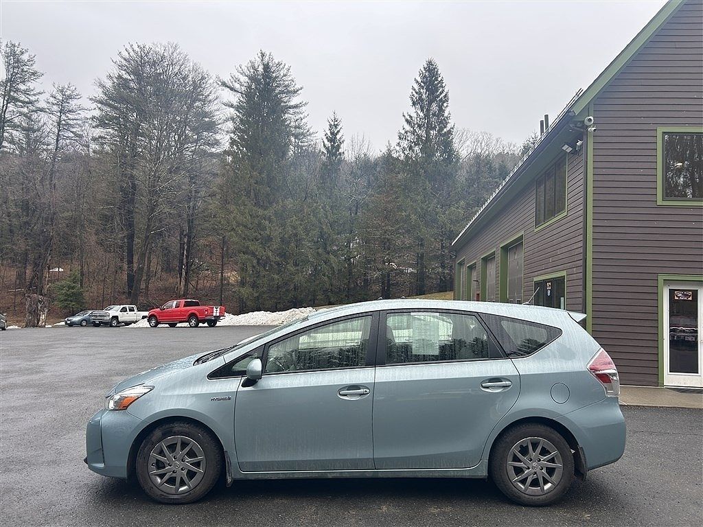 Toyota Prius V