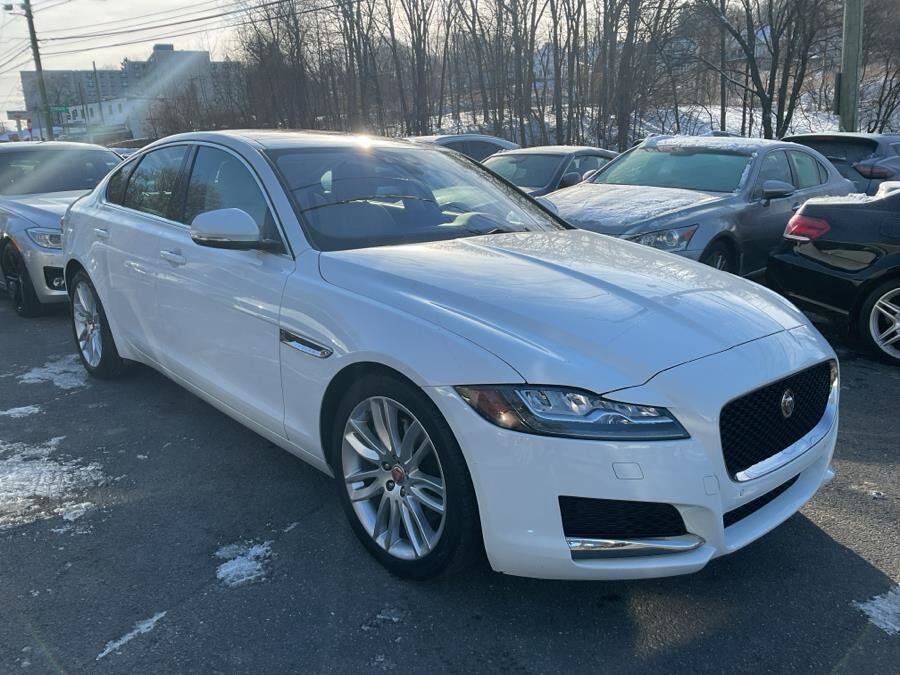 Jaguar XF