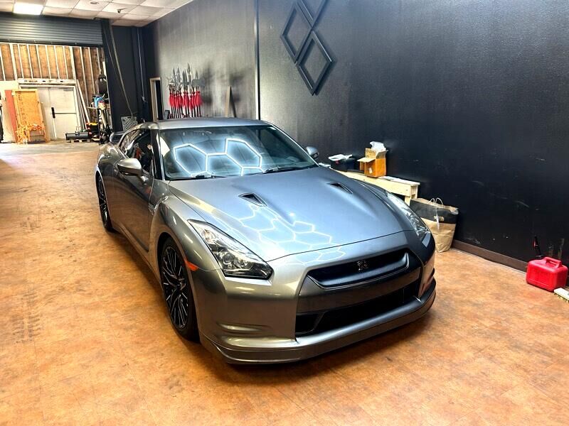 2010 NISSAN GT-R