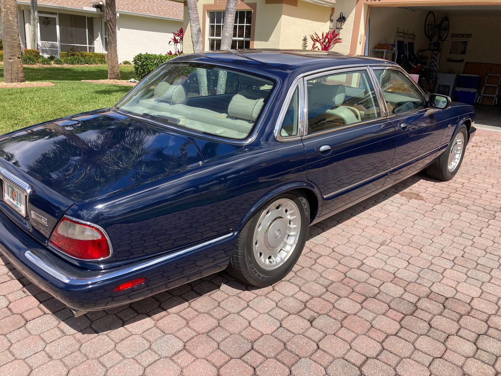 Jaguar Vanden Plas
