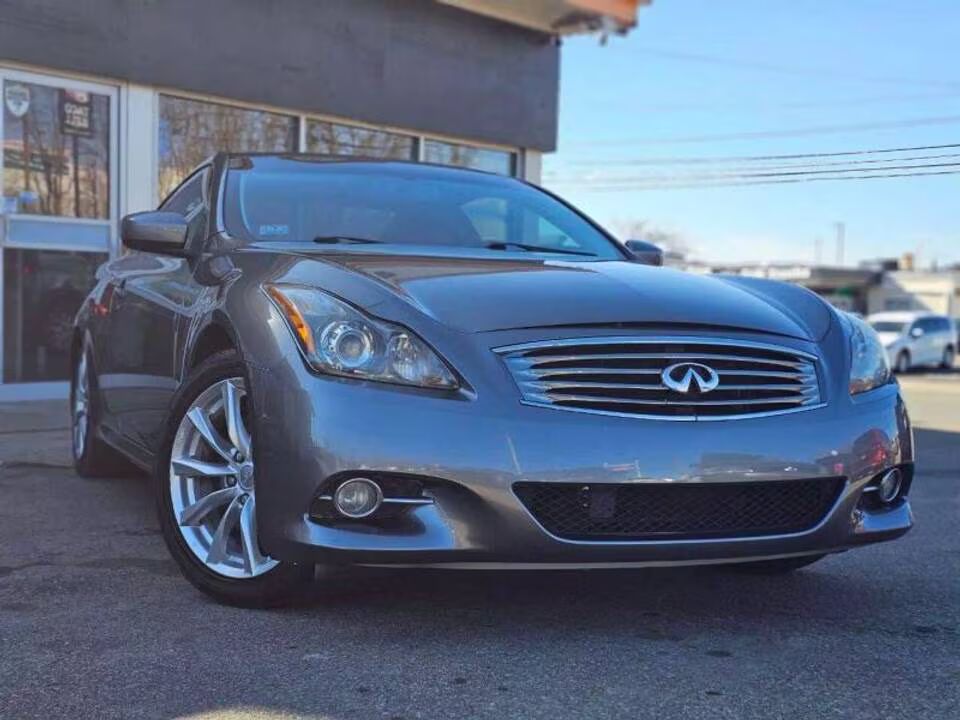 2011 INFINITI G37
