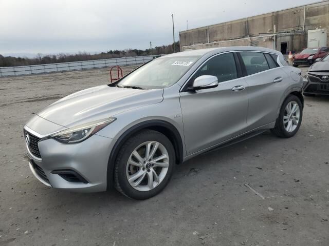 Infiniti QX30