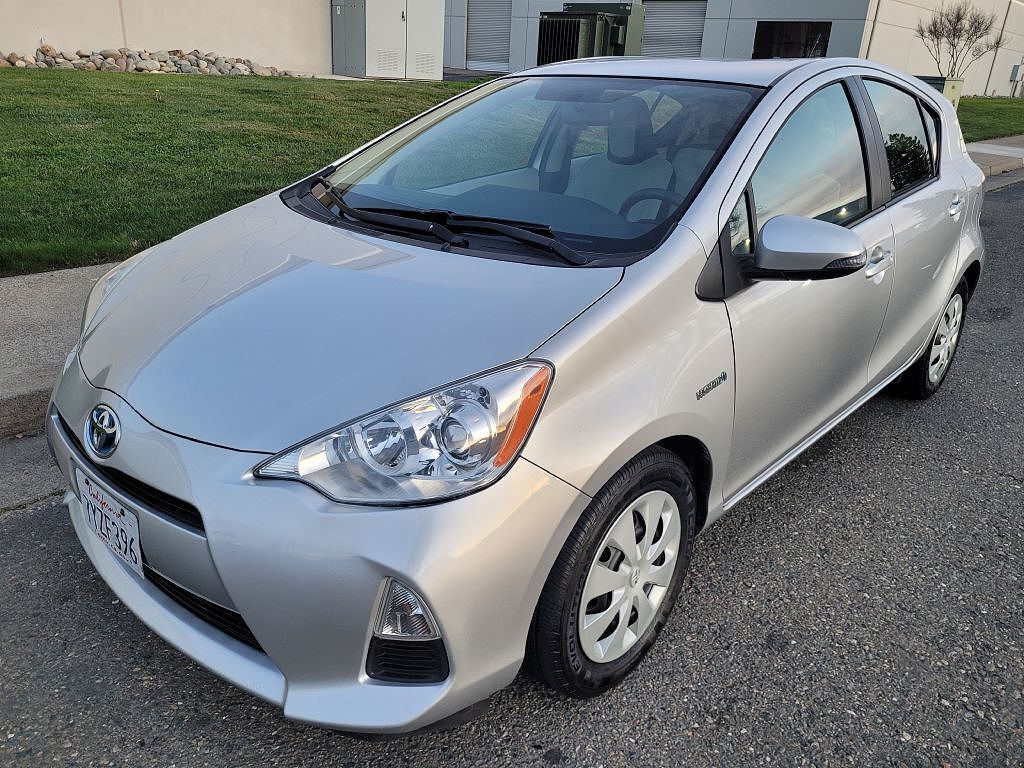 2014 TOYOTA Prius