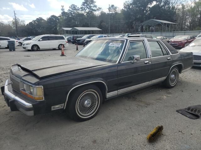 Ford Crown Victoria