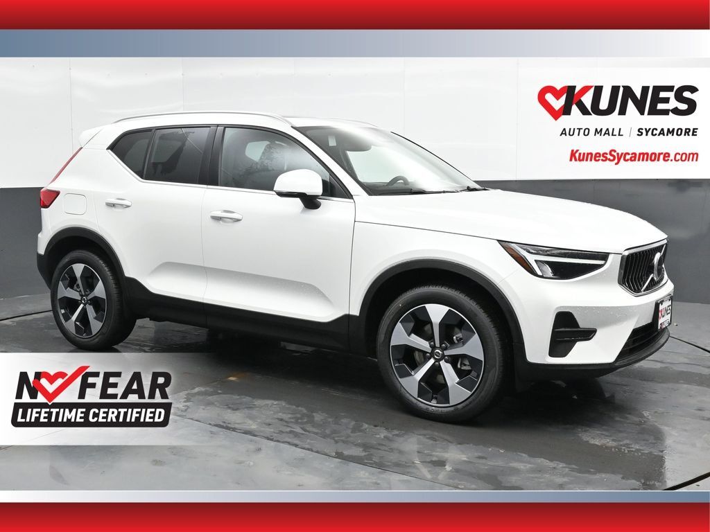 2025 VOLVO XC40