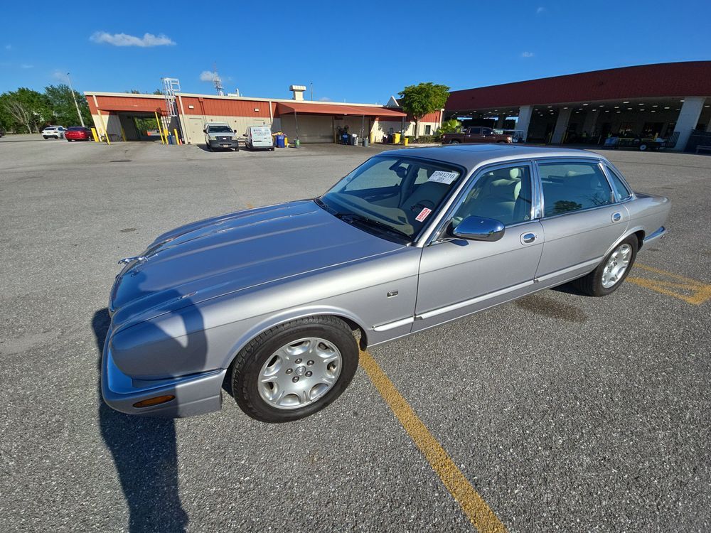 Jaguar Vanden Plas