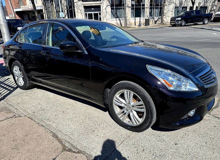 2013 INFINITI G37