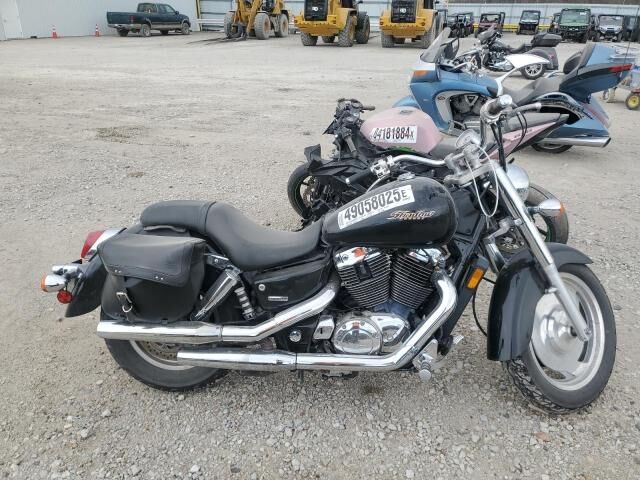 Honda VT1100C2 (SHADOW SABRE)