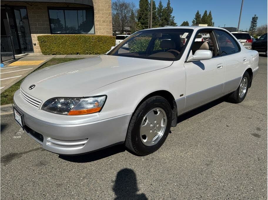 Lexus ES