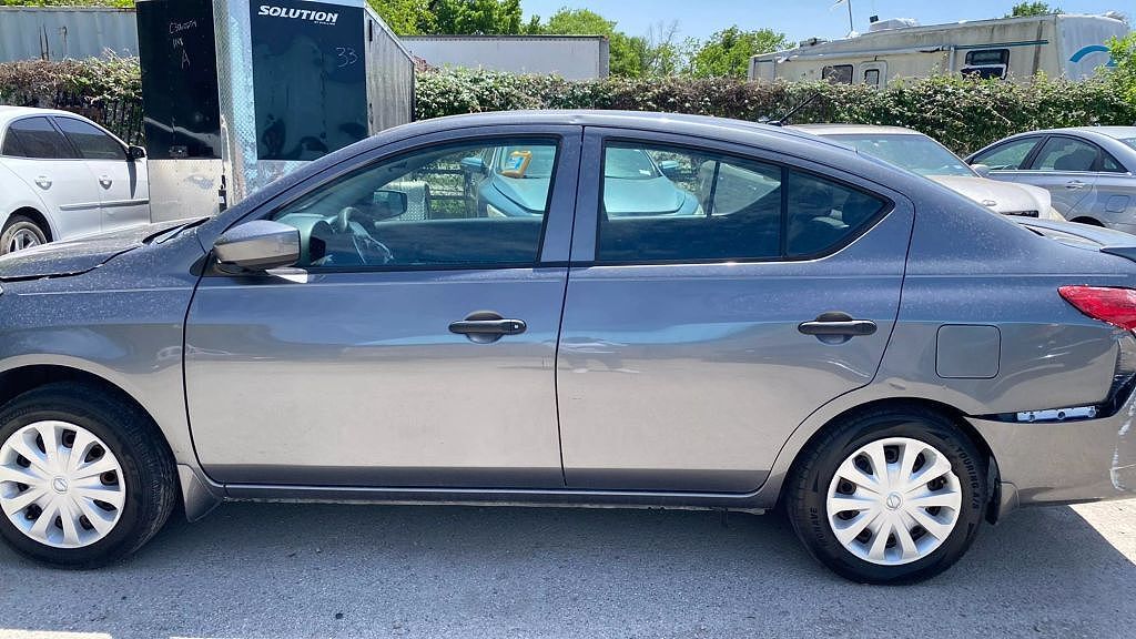 2017 NISSAN Versa
