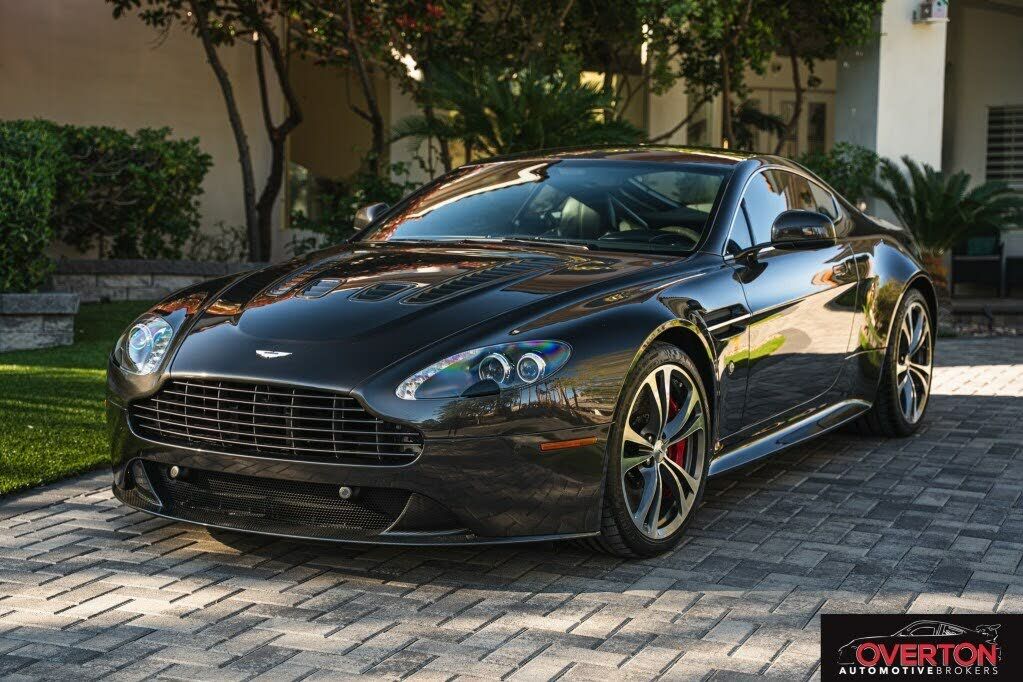 Aston Martin V12 Vantage