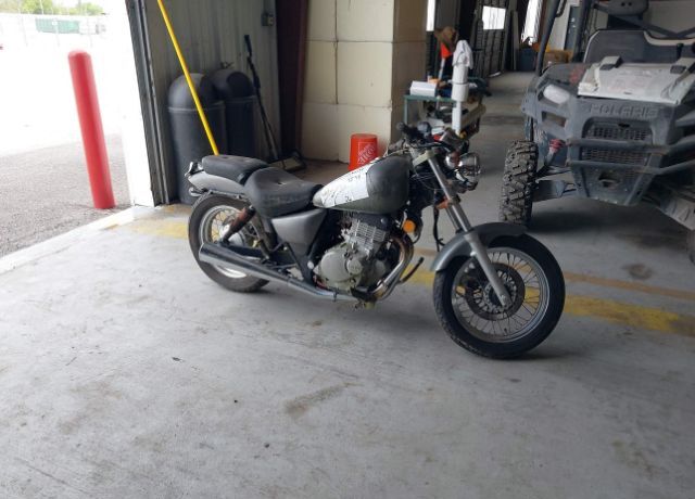 Suzuki GZ250