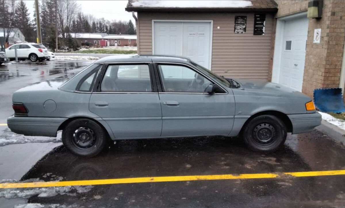 Ford Tempo