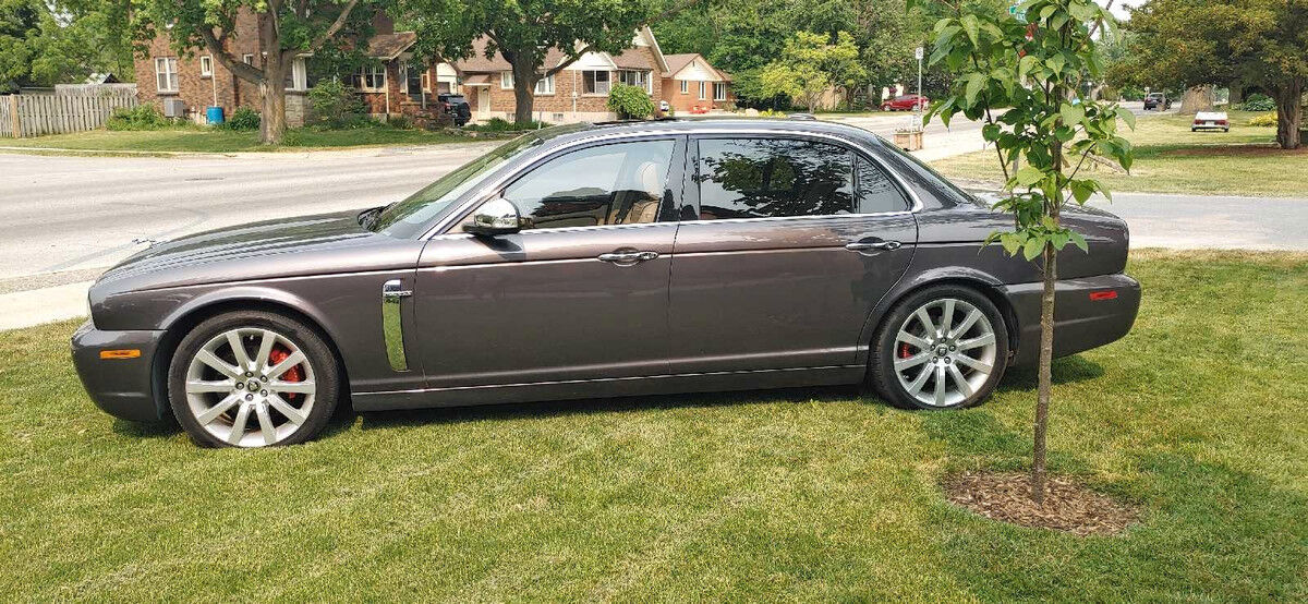 Jaguar XJ