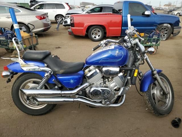 Honda VF750C (MAGNA)