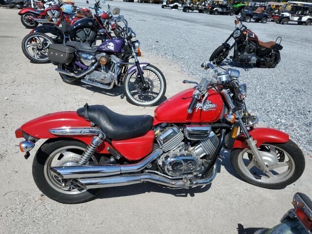 Honda VF750C (MAGNA)