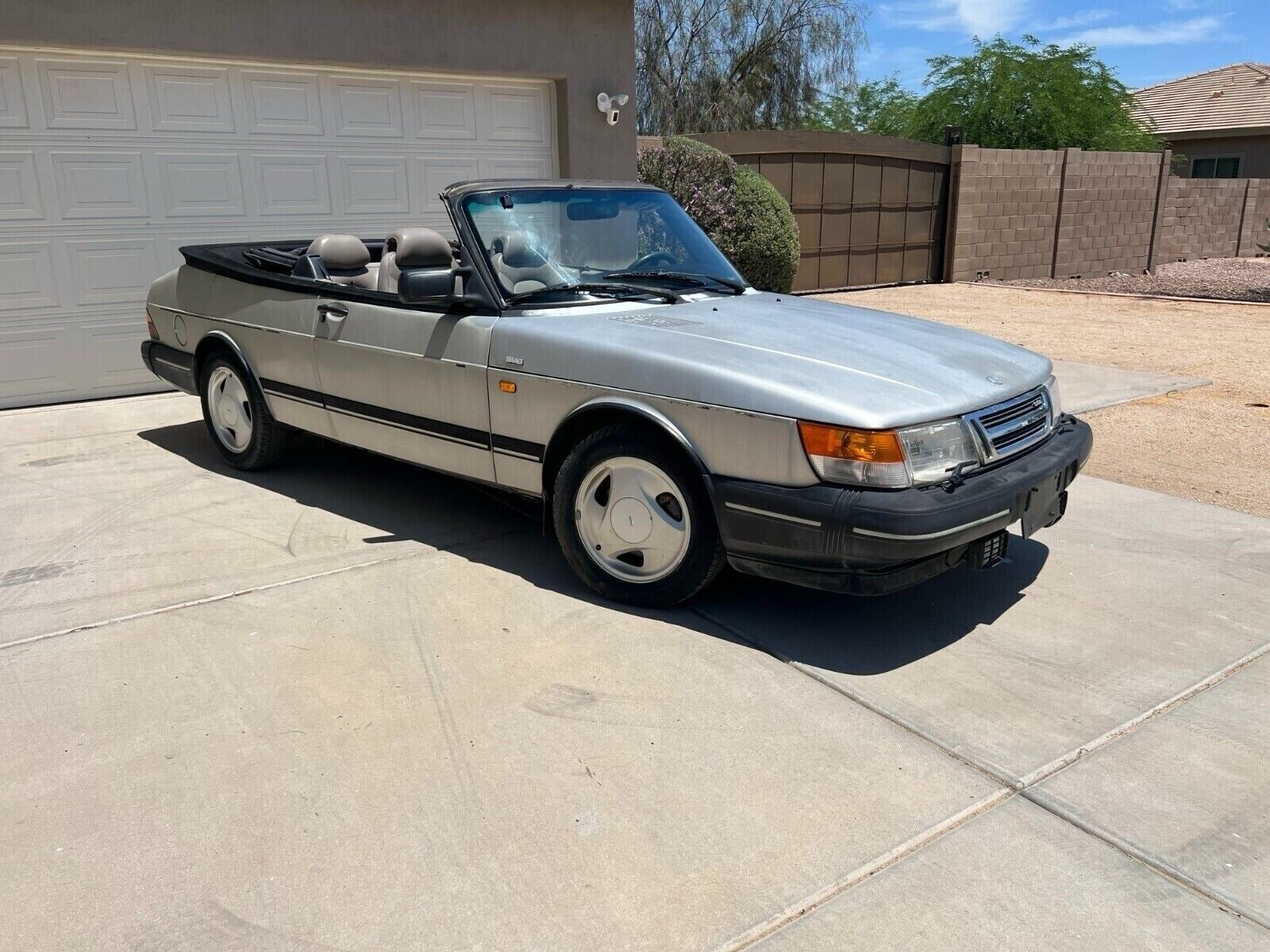 Saab 900