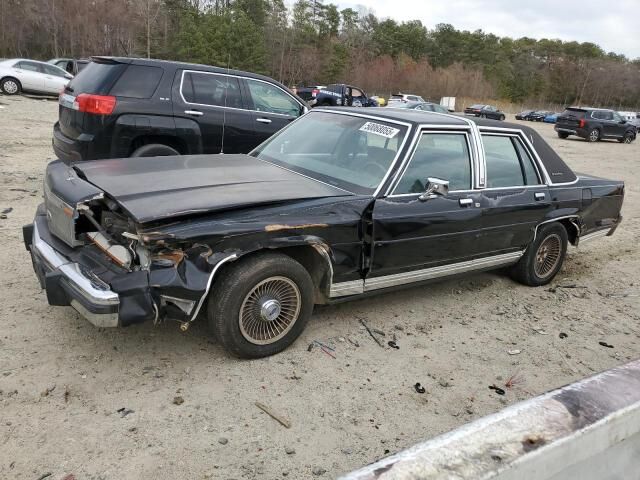 Ford Crown Victoria