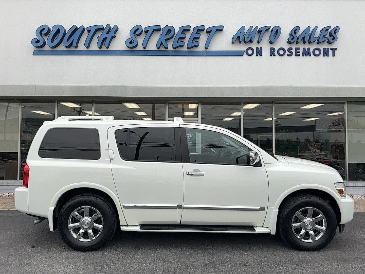 Infiniti QX56