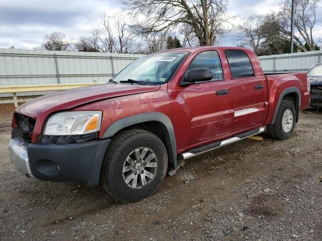 Mitsubishi Raider