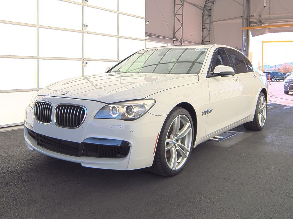 BMW 740i