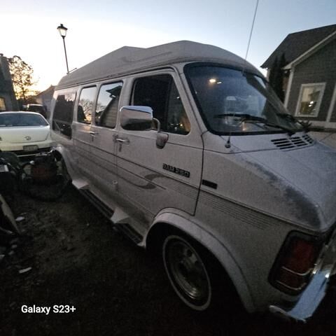 Dodge Ram Van