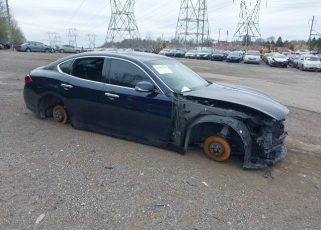 Infiniti Q70