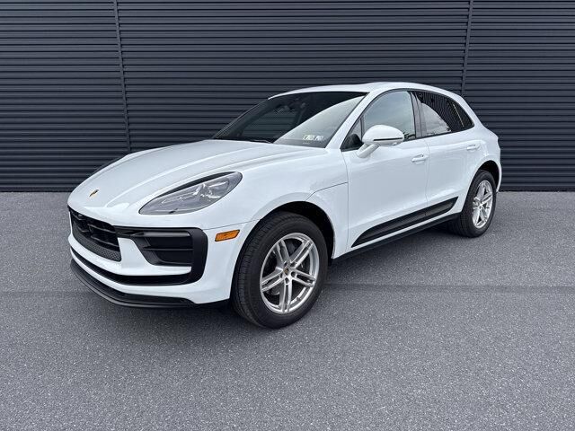 2025 PORSCHE Macan