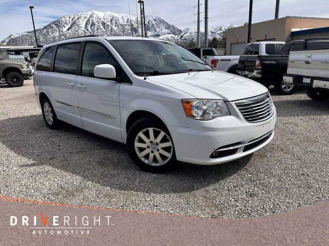 2016 CHRYSLER Town and Country