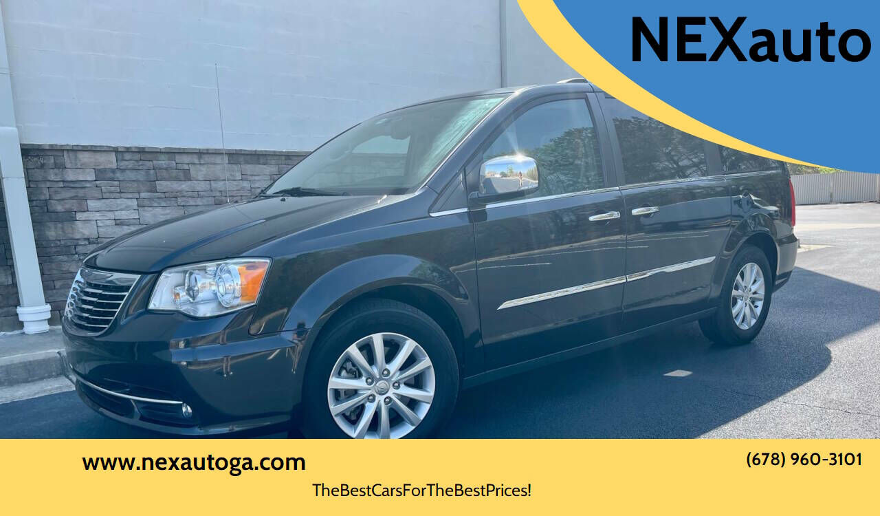 2016 CHRYSLER Town and Country