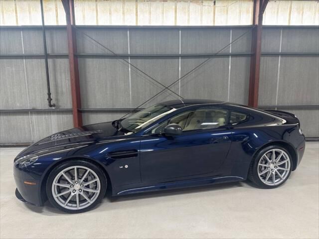 Aston Martin V12 Vantage