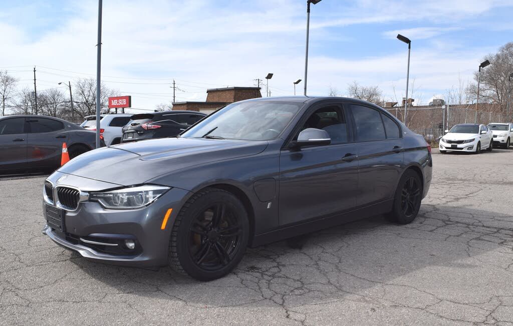 BMW 330e