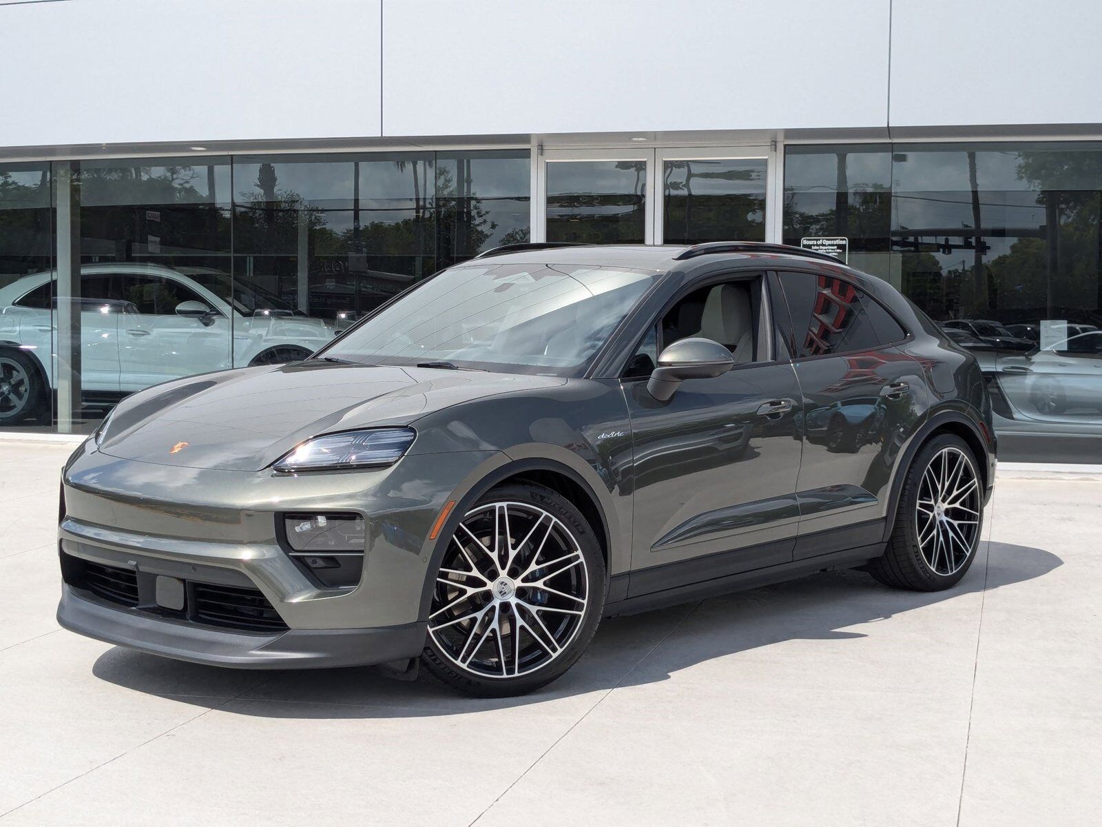 2025 PORSCHE Macan